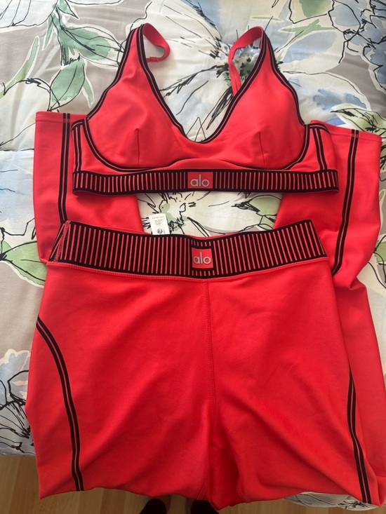 ALO Yoga Tops - ALO Yoga Red Set